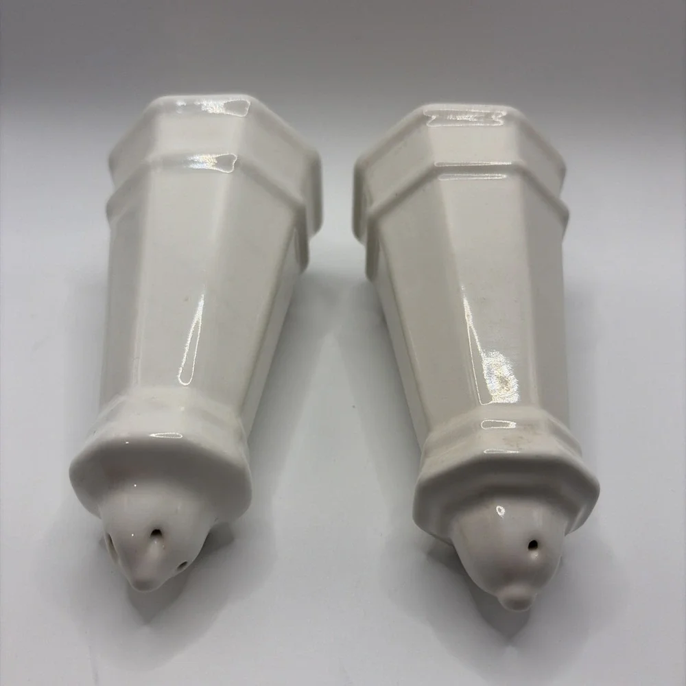 Vintage Pfaltzgraff Heritage White Salt & Pepper Shakers Set USA